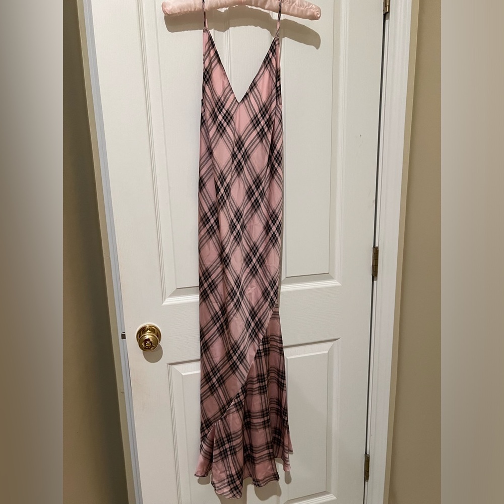 💘VICTORIAS SECRET Silky Slip & PINK
Set Long Pajama & Mug & Teddy🧸& Slippers - Picture 9 of 12